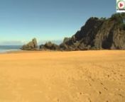 La jolie plage de Laga, est située en Euskadi dans la Biosphère d&#39;Urdaibai à côté du cap d&#39;Ogoño (279 m), sur la commune d&#39;Ibarrangelu. Il s&#39;agit d&#39;un des bancs de sable les plus beaux de la côte biscayenne. Laga est une plage de 574 mètres de sable fin et doré.nn-------------------nnUrdaibaiko Biosfera Erreserban bertan eta Ogoño (279 m) lurmuturraren alboan kokatuta dago Lagako hondartza, Ibarrangeluko udalerrian.nBizkaiko kostaldeko hareatzarik ederrenetakoa dugu. Urre koloreko hare