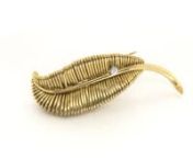 Simplistic but adds something special to your outfit, this pretty 18k yellow gold stylised leaf pin will look perfect on that winter jacket or coat. Not too over the top as it is a lovely size measuring 2.36 inches/ 6cm in length. Read more at www.thejewellerytradingco.com.au