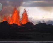 Í lok ágúst 2014 hófst eldgos í Holuhrauni norðan Vatnajökuls. Þegar þetta er ritað (9. sept. 2014) gýs enn, og eins og sjá má á myndum teknum af Valdimar Leifssyni í síðustu viku er um stórkostlegt sjónarspil að ræða.n---nAt the end of August 2014, an eruption started in Holuhraun, an old lavafield north of Vatnajökull ice cap. At the time of this writing (September 9, 2014), the eruption is on-going, and it´s quite a spectacle, as proved by this video shot last week by
