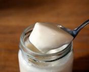 Nguyên liệu cần chuẩn bị cần có:n– 1 lít sữa tươin– 1/2 hộp sữa đặc có đườngn– 1 hộp sữa chuanBắt tay vào làm sữa chua ngon tại nhà nào!nBước 1:nĐầu tiên bạn sẽ chuẩn bị 1 cái âu to cho sữa đặc và sữa tươi vào và khuấy đều. Bạn có thể cho vào lo vi sóng hâm khoảng 4-5 phút hoặc cho vào xoong cho lên bếp đun nóng giànnBước 2nBạn để hỗn hợp sữa vừa đun nóng để nguội chỉ c