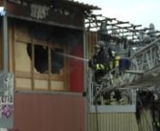 Le immagini dell&#39;incendio che ha distrutto un&#39;azienda edile a Villa Rosina, a Trapani, oggi pomeriggio.