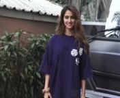 Disha Patani had a good start to 2020 with her hit film Malang. The actress was seen romancing Aditya Roy Kapur for the first time in the movie and the audience loved their sizzling chemistry. In this throwback video, we can see the pair dressed up in casuals to promote their movie Malang. While Aditya opted for a pink tee with denim pants and slippers. Disha went for an oversized tee with cycling shorts. See video.