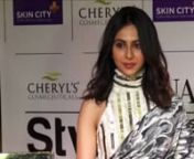 Rakul Preet Singh&#39;s career has been a roller-coaster life for sure. From making her debut in the Kannada movie Gilli to the Hindi movie Marjaavaan, the diva has showcased her acting prowess every single time. Her style statements have always broken the internet. Take a look at this video where she wore a grey and white half saree leaving fans impressed with her style.