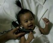 hmmm...shes playing with her dad while talking to her lolo...look at her hair too...hahaha, kagigil talaga!