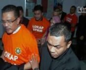 Bekas Exco Johor, Datuk Datuk Abd Latif Bandi, anak lelakinya dan seorang perunding hartanah mengakutidak bersalah terhadap21 tuduhan di bawah Akta Pencegahan Pengubahan Wang Haram, Pencegahan Pembiayaan Keganasan dan Hasil Daripada Aktiviti Haram (AMLA) melibatkan nilaiRM35.78 juta.nnKetiga-tiga mereka mengaku tidak bersalah di hadapan Hakim Mohd Fauzi Mohd Nasir di Mahkamah Sesyen di sini hari ini.nnAbdul Latif, 51, berdepan 13 pertuduhan melibatkan nilai RM15.79 juta, manakala anaknya A