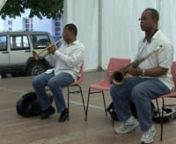 Filmed in Marciac, France, in August 2007, Wynton with the help fo Victor Goines, taught the fundamentals of jazz music to a group of local elementary school students.