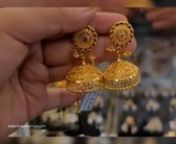 Gold jhumka are wear with saree