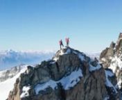 ENGLISH SUBTITLES AVAILABLEnn---------------------------------------nnGabriel Perenzoni e Nicola Castagna si conoscono durante i corsi per diventare guide alpine e scoprono di avere un sogno in comune: scalare tutti gli 82 Quattromila delle Alpi in una sola stagione. AltaVia 4000 è un viaggio attraverso i giganti delle Alpi, un’avventura alla scoperta di sé stessi e dei legami profondi che nascono lassù.nnDocumentario. Produzione: Italia, 2023. Durata: 37 min. Formato: 2:1 nnnCREDITI nnRegi