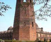 কাটরা মসজিদ বাংলার প্রাচীণ রাজধানী মুর্শিদাবাদ শহরে কেন্দ্রীয় মসজিদ ছিল। nKatra masjid was central Mosque in Murshidabad West Bengal.