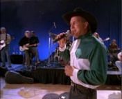 Garth Brooks, Kenny Rogers, &amp; Trisha Yearwood sing a Christmas song on a TV Special backed by Chuck Jacobs from probasslines.com