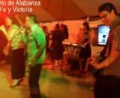Algunas canciones que el ministerio de Alabanza de Fe y Victoria dirigieron en La Cruzada de WEU en Morazan, Yoro.