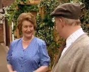 Hyacinth and Richard set out to attend a country house sale and while Hyacinth is most excited about mingling with the aristocracy Richard is worried that Hyacinth will make extravagant purchases.
