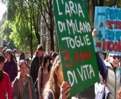 Milano, corteo Fridays for Future from go for cars