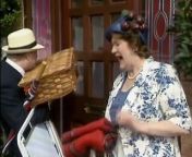 Hyacinth arranges a special picnic for Daddy, but things go awry when the senile old man decides to drive the Buckets&#39; car away, resulting in a car chase between him and the rest of the family. Onslow&#39;s car breaks down, so the vicar and his wife pick up Hyacinth and her family.