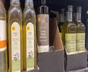 Significant evidence suggests consuming a spoonful of olive oil daily can have major health benefits. A new study published in the JAMA Network Open explains olive oil as possible protection against dementia. Buzz60’s Chloe Hurst has the story!