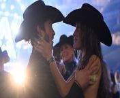 Bella Hadid cheered on her cowboy boyfriend Adan Banuelos at a rodeo in Texas.Source: Bella Hadid
