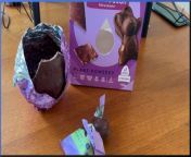 What does a vegan Easter egg taste like: Nomo Cookie Dough Easter egg from laurent mariotte cookies