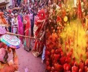 Lathmar Holi in Barsana: होली भारत के सबसे प्रमुख हिंदू त्योहारों में से एक है। इसे रंगों का त्योहार करते हैं, क्योंकि होली के मौके पर रंगों के साथ खेला जाता है। लोग अपने परिजनों, दोस्तों और करीबियों को रंग लगाते हैं, अब सवाल है कि त्योहार को मारपीट कर क्यों और कैसे मनाया जा सकता है? आइए जानते हैं कि लट्ठमार होली मनाने की क्या परंपरा है, इसे कहां और कब मनाते हैं और लट्ठमार होली का इतिहास और महत्व क्या है। &#60;br/&#62;Lathmar Holi in Barsana: Holi is one of the most prominent Hindu festivals of India. It is called the festival of colors because colors are played on the occasion of Holi. People apply colors to their family, friends and close ones, now the question is why and how can the festival be celebrated by fighting? Let us know what is the tradition of celebrating Lathmar Holi, where and when it is celebrated and what is the history and significance of Lathmar Holi. &#60;br/&#62;. &#60;br/&#62;. &#60;br/&#62; &#60;br/&#62;#LathmarHoli2024&#60;br/&#62;~PR.115~ED.118~