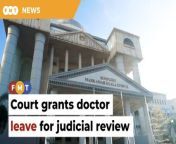 The High Court granted Dr Lu Yeow Yuen leave to review the Malaysian Medical Council’s decision after no objections were raised by the attorney-general.&#60;br/&#62;&#60;br/&#62;Read More: &#60;br/&#62;https://www.freemalaysiatoday.com/category/nation/2024/04/04/court-to-hear-mmcs-rejection-of-doctors-neurosurgery-credentials/&#60;br/&#62;&#60;br/&#62;Laporan Lanjut: &#60;br/&#62;https://www.freemalaysiatoday.com/category/bahasa/tempatan/2024/04/04/doktor-dibenar-cabar-keputusan-mpm-tolak-kelayakan-bedah-saraf/&#60;br/&#62;&#60;br/&#62;Free Malaysia Today is an independent, bi-lingual news portal with a focus on Malaysian current affairs.&#60;br/&#62;&#60;br/&#62;Subscribe to our channel - http://bit.ly/2Qo08ry&#60;br/&#62;------------------------------------------------------------------------------------------------------------------------------------------------------&#60;br/&#62;Check us out at https://www.freemalaysiatoday.com&#60;br/&#62;Follow FMT on Facebook: https://bit.ly/49JJoo5&#60;br/&#62;Follow FMT on Dailymotion: https://bit.ly/2WGITHM&#60;br/&#62;Follow FMT on X: https://bit.ly/48zARSW &#60;br/&#62;Follow FMT on Instagram: https://bit.ly/48Cq76h&#60;br/&#62;Follow FMT on TikTok : https://bit.ly/3uKuQFp&#60;br/&#62;Follow FMT Berita on TikTok: https://bit.ly/48vpnQG &#60;br/&#62;Follow FMT Telegram - https://bit.ly/42VyzMX&#60;br/&#62;Follow FMT LinkedIn - https://bit.ly/42YytEb&#60;br/&#62;Follow FMT Lifestyle on Instagram: https://bit.ly/42WrsUj&#60;br/&#62;Follow FMT on WhatsApp: https://bit.ly/49GMbxW &#60;br/&#62;------------------------------------------------------------------------------------------------------------------------------------------------------&#60;br/&#62;Download FMT News App:&#60;br/&#62;Google Play – http://bit.ly/2YSuV46&#60;br/&#62;App Store – https://apple.co/2HNH7gZ&#60;br/&#62;Huawei AppGallery - https://bit.ly/2D2OpNP&#60;br/&#62;&#60;br/&#62;#FMTNews #HighCourt #MMC #Neurosurgeon #Affidavit