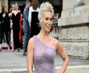 Hannah Waddingham scolds photographer for telling her to ‘show leg’ on red carpet from apu biswas leg