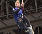 Athlete climbs the Eiffel Tower with a rope breaking previous records