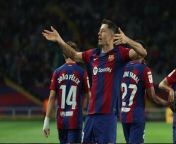 Robert Lewandowski scored a second-half hat-trick as Barcelona came from behind to beat 10-man Valencia 4-2